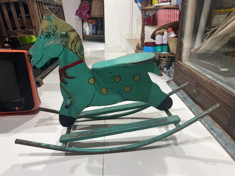 ม้าโยกเด็กเล่นโบราณ