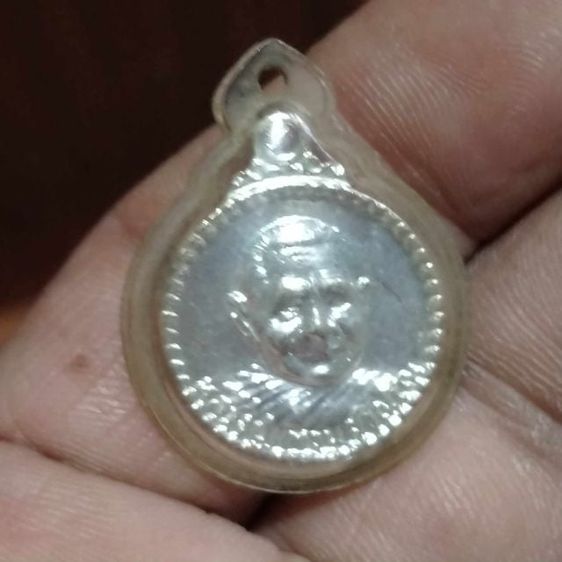 เหรียญกลมเล็กเนื้อเงินหลวงปู่แหวนสุจิณโณวัดดอยแม่ปั๋จังหวัดเชียงใหม่สภาพสวยเดิมๆ