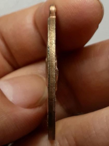 เหรียญหลวงปู่ฝั้น อาจาโร รุ่น9 กะไหล่ทอง รูปที่ 4