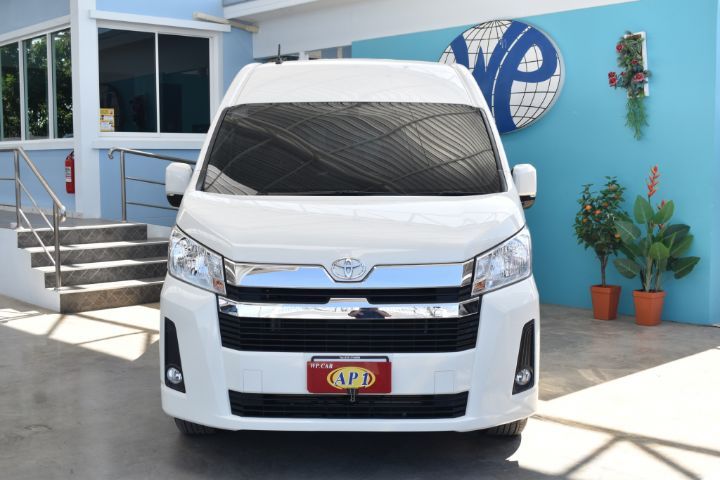Toyota Commuter 2024 2.8 Van ดีเซล เกียร์ธรรมดา ขาว รูปที่ 2