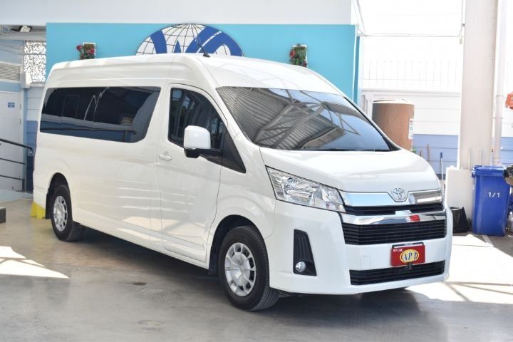 รถ Toyota Commuter 2.8 สี ขาว
