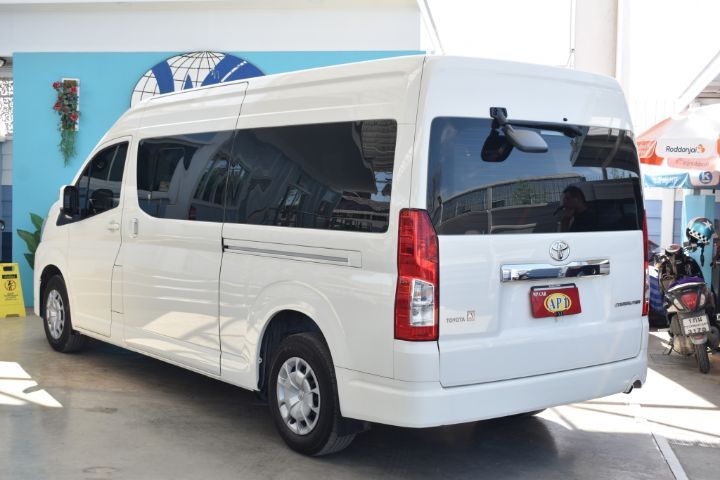Toyota Commuter 2024 2.8 Van ดีเซล เกียร์ธรรมดา ขาว รูปที่ 4