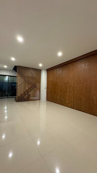 ไม่มี ไม่ใช่  ขายด่วน ทาวน์เฮ้าส์ 3 ชั้น รีโนเวทใหม่ Style Modern Loft รูปที่ 2