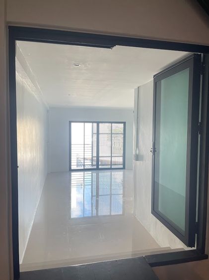 ไม่มี ไม่ใช่  ขายด่วน ทาวน์เฮ้าส์ 3 ชั้น รีโนเวทใหม่ Style Modern Loft รูปที่ 4