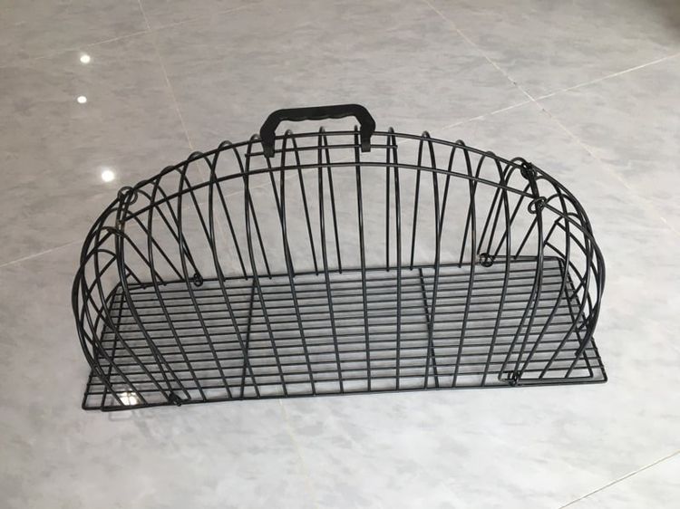 กรง คอกและประตู กรงเหล็กสีดำ