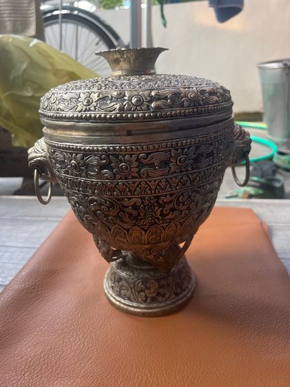 ขันตอกลายหูสิงห์โบราณ รูปที่ 3