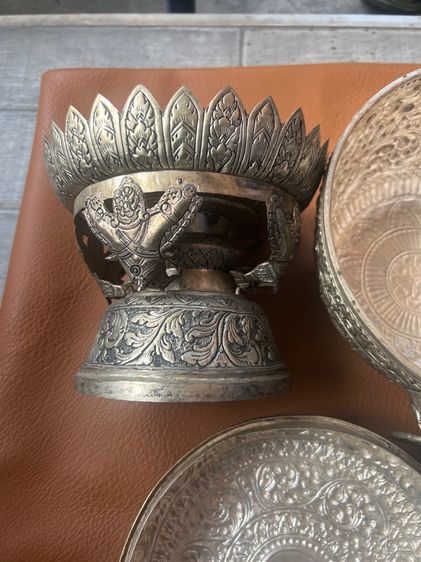 ขันตอกลายหูสิงห์โบราณ รูปที่ 7