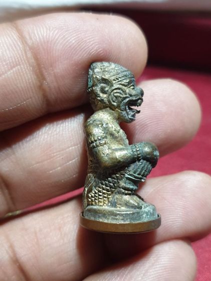 หนุมานทรงฤทธิ์เรืองเดช หลวงปู่คำบุ เนื้อโลหะ ก้นทองแดง อุดผง กรรมการ 2 โค้ด ปี 2554

 รูปที่ 5