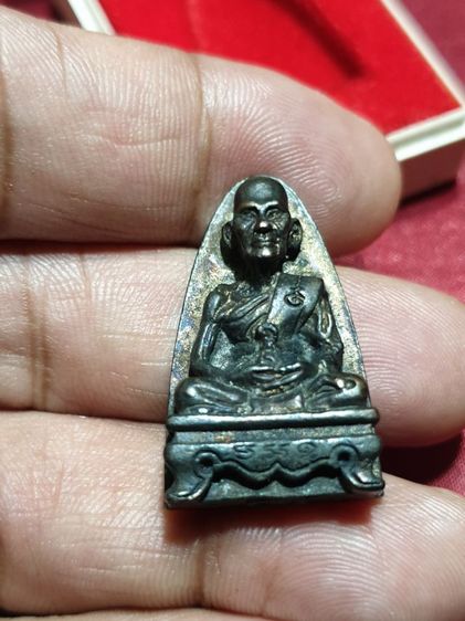 รูปเหมือนเตารีดบรรจุกริ่ง พระครูพิเศษเขมาจาร ( หลวงพ่อท้วม ) วัดศรีสุวรรณ จ.สุราษฏร์ธานี รุ่นทำบุญอายุครบ 75 ปี พ.ศ.2540 หายากพบเจอน้อย รูปที่ 5