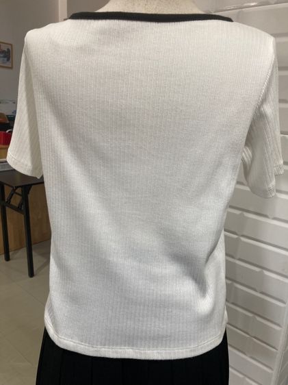 เสื้อยืดผ้าร่อง GU ไซส์ L รูปที่ 2