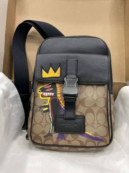 Coach X Jean Michel Basquiat Track Pack In Signature Canvas รูปที่ 2