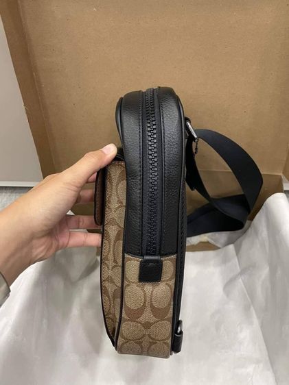 Coach X Jean Michel Basquiat Track Pack In Signature Canvas รูปที่ 3