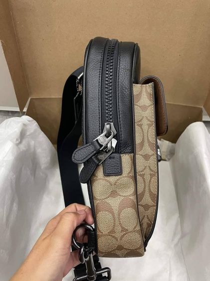 Coach X Jean Michel Basquiat Track Pack In Signature Canvas รูปที่ 4