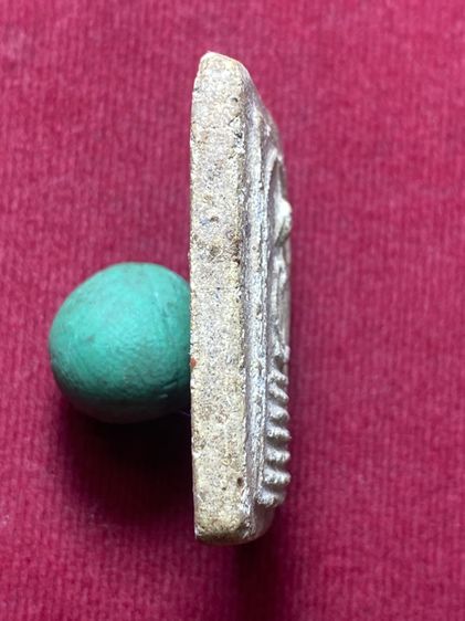 พระสมเด็จเกศไชโย 6 ชั้น อกตัน  วัดไชโย ฯ จ.อ่างทอง  เนื้อหยาบมาก แกร่งไม่ร่วน อัดแน่นด้วยมวลสาร  พิมพ์ ตำหนิถูกต้องมวลสารหยาบ       P 294 รูปที่ 4