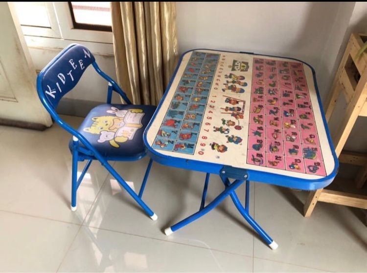 โต้ะเขียนหนังสือขนาดเล็ก