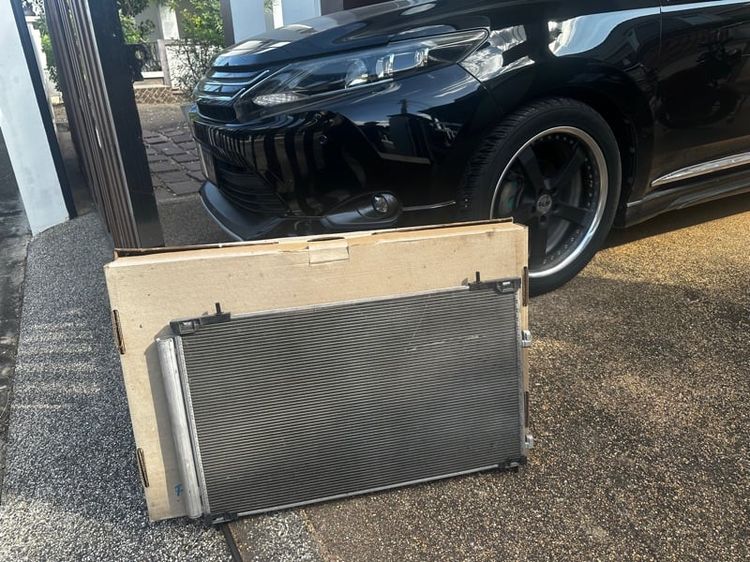แผงหม้อน้ำ Toyota Harrier Gen3 สภาพยังใช่งานได้ แต่แอร์เย็นไม่ค่อยฉ่ำ