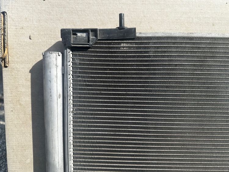 แผงหม้อน้ำ Toyota Harrier Gen3 สภาพยังใช่งานได้ แต่แอร์เย็นไม่ค่อยฉ่ำ รูปที่ 4