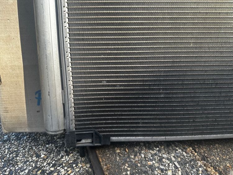 แผงหม้อน้ำ Toyota Harrier Gen3 สภาพยังใช่งานได้ แต่แอร์เย็นไม่ค่อยฉ่ำ รูปที่ 5