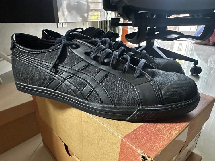 รองเท้าผ้าใบ ยี่ห้อ Onitsuka Tiger สีดำทมึน ไซส์ 40.5 มือหนึ่ง รูปที่ 3