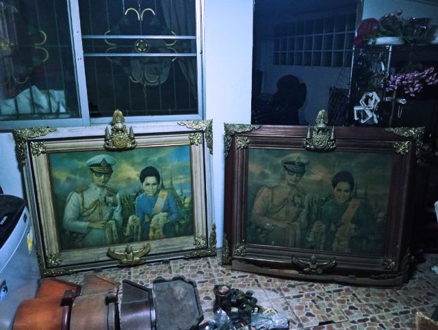 พระบรมฉายาลักษณ์ในหลวงพระราชินีในกรอบไม้สัปิดกระจกสุดงามสภาพเยี่ยม รูปที่ 6