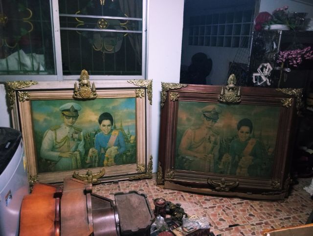 พระบรมฉายาลักษณ์ในหลวงพระราชินีในกรอบไม้สัปิดกระจกสุดงามสภาพเยี่ยม รูปที่ 10