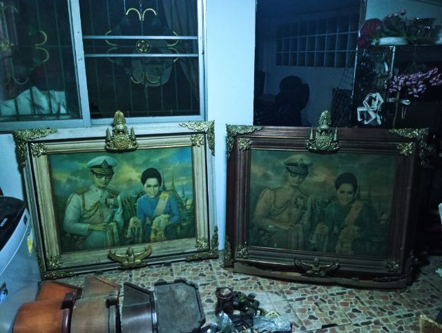 พระบรมฉายาลักษณ์ในหลวงพระราชินีในกรอบไม้สัปิดกระจกสุดงามสภาพเยี่ยม รูปที่ 7