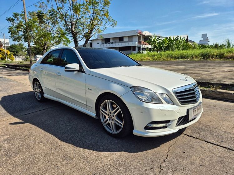 Mercedes-Benz E-Class 2012 E200 CGI Sedan เบนซิน ไม่ติดแก๊ส เกียร์อัตโนมัติ ขาว รูปที่ 2