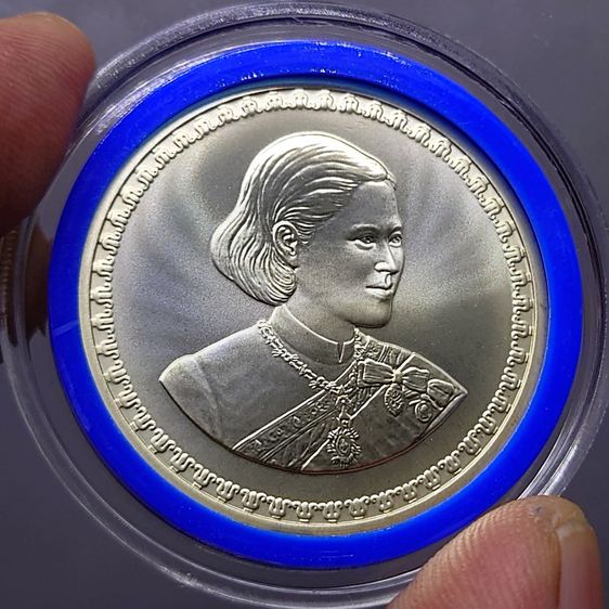 เหรียญ 600 บาท เนื้อเงิน ที่ระลึก สมเด็จพระเทพรัตนราชสุดาฯ พระชนมายุ 50 พรรษา พ.ศ.2548 พร้อมใบเซอร์ รูปที่ 4