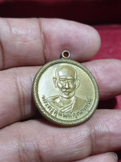 เหรียญพระครูสุนันท์คุณาภรณ์ วัดสวรรคาราม จ.สุโขทัย พ.ศ.2515

สภาพสวย รูปที่ 3