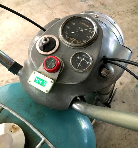 มอเตอร์ไซค์คลาสสิก Royal Enfield 250 รุ่นเก่าของอังกฤษ รูปที่ 14