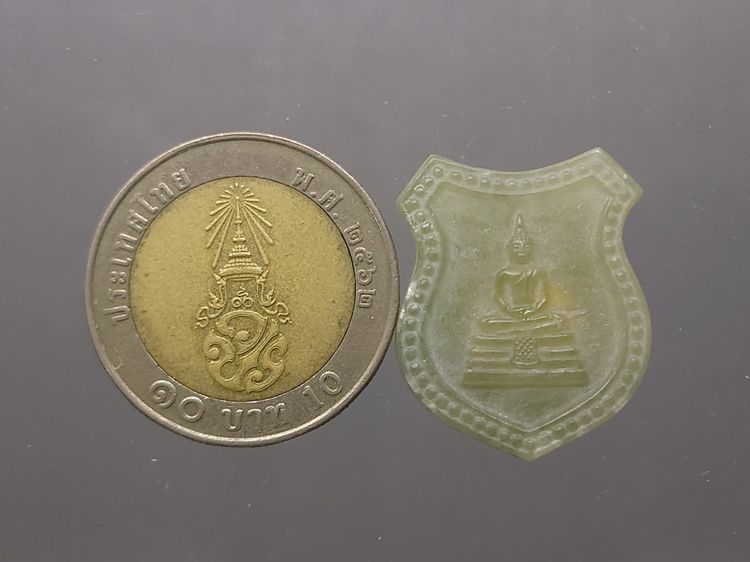 พระพุทธโสธร เนื้อหยก รุ่นประวัติศาสตร์ พิมพ์รูปอาร์ม ด้านหลังพระมีโค๊ตแผ่นทองคำแท้ วัดโสธรวรารามวรวิหาร พ.ศ.2543 พร้อมกล่องเดิม รูปที่ 8