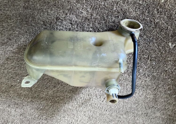 กระปุกพักน้ำ หม้อน้ำ Coolant Benz 190E 200E 230E 300E 230CE 300CE 230TE 300TE โฉมรุ่น W202 W124 Past no. 1245000649 ของแท้ มือสอง สภาพดี