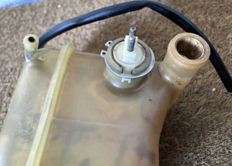 กระปุกพักน้ำ หม้อน้ำ Coolant Benz 190E 200E 230E 300E 230CE 300CE 230TE 300TE โฉมรุ่น W202 W124 Past no. 1245000649 ของแท้ มือสอง สภาพดี รูปที่ 4