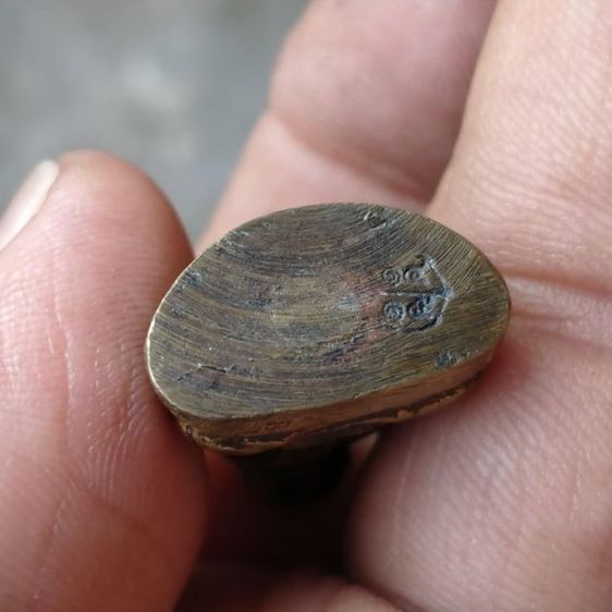 รูปหล่อปั๊มหลวงพ่อเงินวัดบางคลานปี 2515 เนื้อทองเหลืองสภาพเก่าเก็บ.. รูปที่ 5