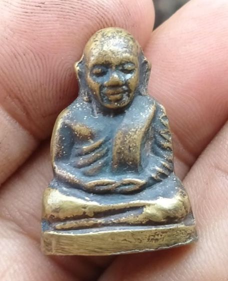 รูปหล่อปั๊มหลวงพ่อเงินวัดบางคลานปี 2515 เนื้อทองเหลืองสภาพเก่าเก็บ..