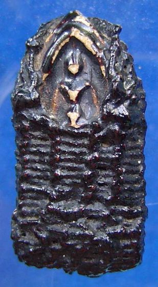 หลวงปู่ภู วัดอินทร์ พิมพ์อุ้มบาตร ถักเชือก ลงรักเก่า พร้อมตลับทองลงยา ลงหนังสือ The Art Of Siam คอลัมภ์พระเครื่องล้ำค่า  รูปที่ 7