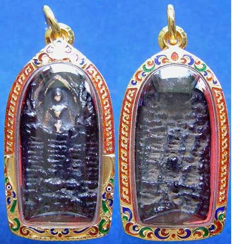 หลวงปู่ภู วัดอินทร์ พิมพ์อุ้มบาตร ถักเชือก ลงรักเก่า พร้อมตลับทองลงยา ลงหนังสือ The Art Of Siam คอลัมภ์พระเครื่องล้ำค่า  รูปที่ 4