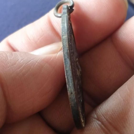 เหรียญรุ่นพิเศษหลวงปู่เม้า2 อายุครบ 100 ปี ที่ระลึกสร้างอุโบสถวัดสี่เหลี่ยม 2517 รูปที่ 3