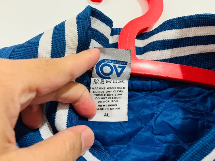 เสื้อแจ็คเก็ตกันหนาว งานปักทั้งตัว แท้ 💯 size วัดจริงขนาด อก 23.5 ยาว 26.5 นิ้ว สภาพใหม่มาก ทรงสวย ดีเทลดี มีซัปใน ตัดเย็บดีมาก รูปที่ 6