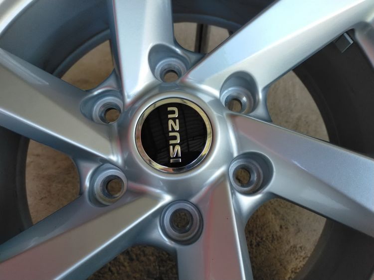 แม็กอีซูซุสีเดิม ขอบ17 พร้อมยางบริสโตน 215 60 17 ปี22 ยางสวยทุกเส้นใส่ isuzu ตัวเตี้ย รูปที่ 5
