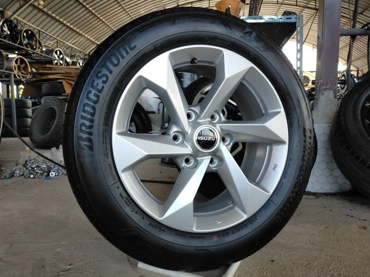 อื่นๆ 17" อื่นๆ แม็กอีซูซุสีเดิม ขอบ17 พร้อมยางบริสโตน 215 60 17 ปี22 ยางสวยทุกเส้นใส่ isuzu ตัวเตี้ย