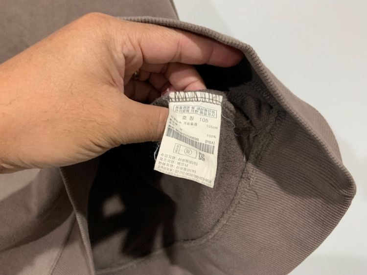 เสื้อกันหนาว PLAYBOY X TOTEN10 แท้ 💯 size วัดจริงขนาด อก 22.5 ยาว 26.5 นิ้ว สภาพดีมาก สีน้ำตาล ลายสวย ผ้านิ่มใส่สบาย รายละเอียดดีมาก รูปที่ 4