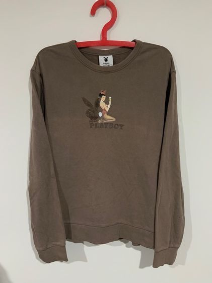 เสื้อกันหนาว PLAYBOY X TOTEN10 แท้ 💯 size วัดจริงขนาด อก 22.5 ยาว 26.5 นิ้ว สภาพดีมาก สีน้ำตาล ลายสวย ผ้านิ่มใส่สบาย รายละเอียดดีมาก