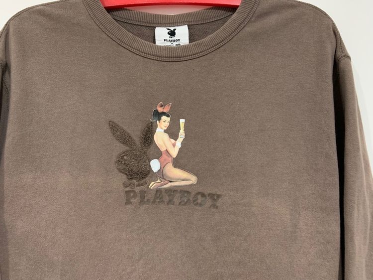 เสื้อกันหนาว PLAYBOY X TOTEN10 แท้ 💯 size วัดจริงขนาด อก 22.5 ยาว 26.5 นิ้ว สภาพดีมาก สีน้ำตาล ลายสวย ผ้านิ่มใส่สบาย รายละเอียดดีมาก รูปที่ 2