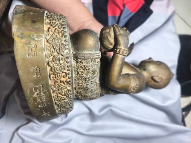 กุมารหลวงพ่อดำ วัดสันติธรรม รุ่นแรกองค์กรรมการ

 รูปที่ 4