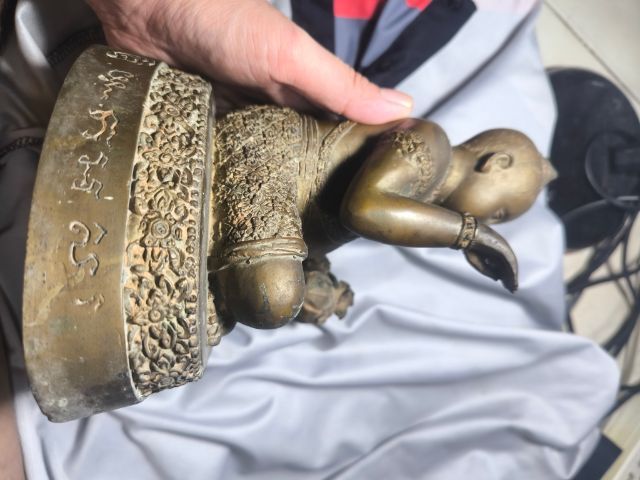 กุมารหลวงพ่อดำ วัดสันติธรรม รุ่นแรกองค์กรรมการ

 รูปที่ 3