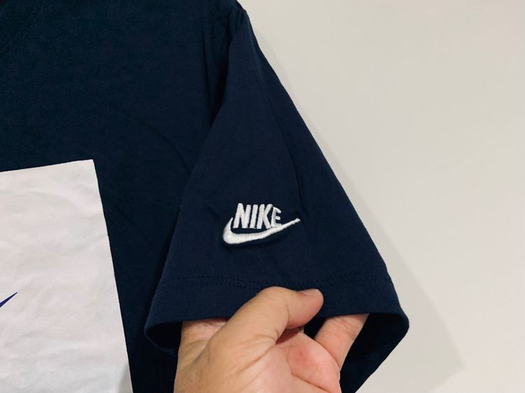 เสื้อยืด NIKE แท้ 💯 size L ขนาด อก 21.5 ยาว 28.5 สภาพใหม่มาก ลายสวย ผ้านิ่มมาก หายากน่าสะสมครับ รูปที่ 3