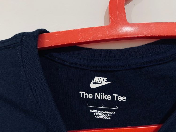 เสื้อยืด NIKE แท้ 💯 size L ขนาด อก 21.5 ยาว 28.5 สภาพใหม่มาก ลายสวย ผ้านิ่มมาก หายากน่าสะสมครับ รูปที่ 2