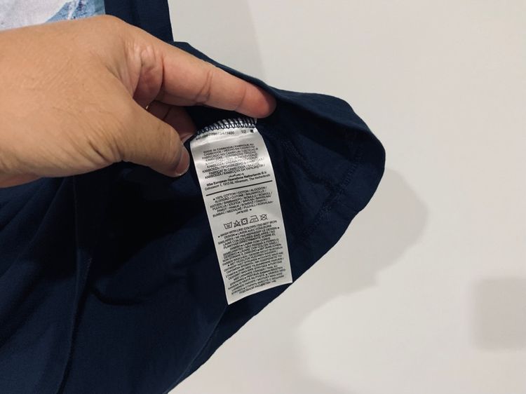 เสื้อยืด NIKE แท้ 💯 size L ขนาด อก 21.5 ยาว 28.5 สภาพใหม่มาก ลายสวย ผ้านิ่มมาก หายากน่าสะสมครับ รูปที่ 4