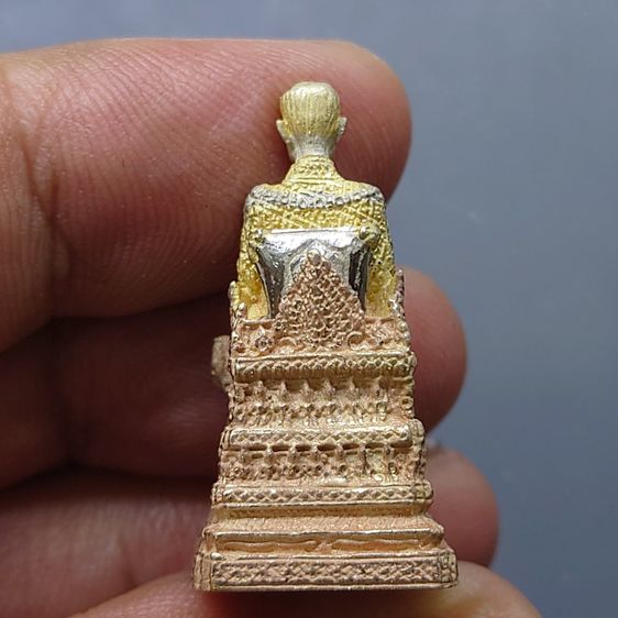 พระบรมรูป รัชกาลที่9 นั่งบัลลังก์ เนื้อเงินทรายนวลขัดเงา สามกษัตริย์ ญสส สมเด็จพระสังฆราช วัดบวรนิเวศวิหาร พ.ศ.2540 พร้อมกล่องเดิม รูปที่ 4